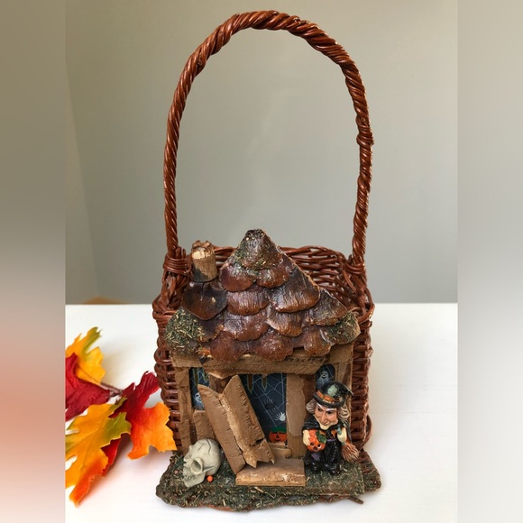Vintage Haunted House Witch Wicker Basket - Picture 4 of 7